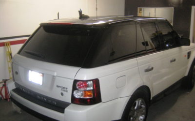 Range Rover Sport Roof Wrapped in Glossy black vinyl